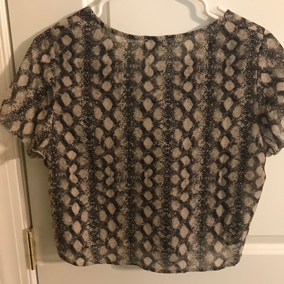 Show me your MuMu snakeskin crop blouse - Picture 3 of 5